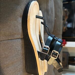 Journee Collection Black and Cream Sandals with Platform Sole NWOT